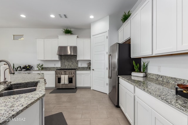 kitchen with stainless steel appliances, visible vents, white cabinets, a sink, and under cabinet range hood