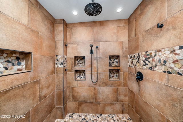 bathroom featuring recessed lighting and tiled shower