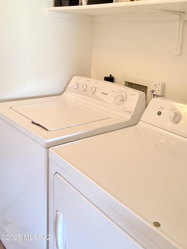 washroom with laundry area and independent washer and dryer