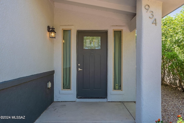 property entrance featuring stucco siding