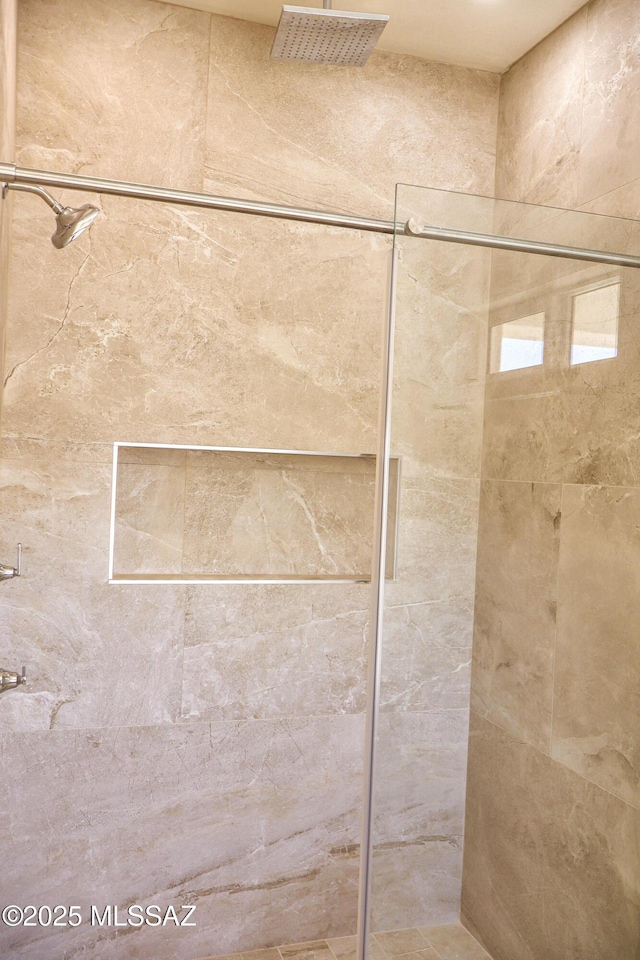 details featuring tiled shower