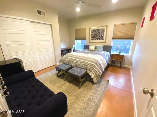 bedroom with a ceiling fan, a closet, visible vents, and baseboards