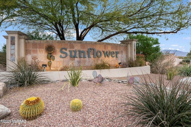 view of community / neighborhood sign