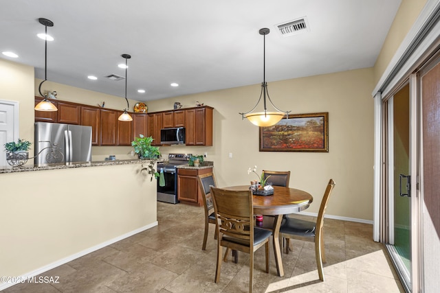 dining space with recessed lighting, visible vents, and baseboards