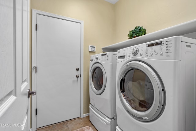 washroom with laundry area and washer and clothes dryer