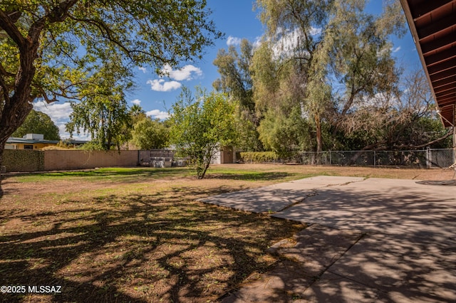 view of yard featuring fence