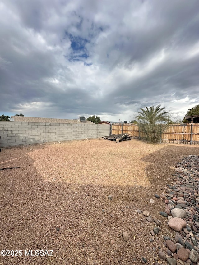 view of yard featuring a fenced backyard