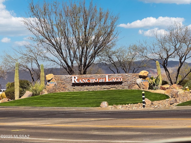 community / neighborhood sign with a lawn