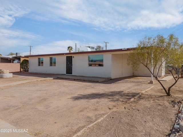 ranch-style house featuring fence