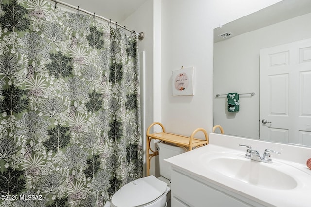 full bathroom with toilet, visible vents, a shower with shower curtain, and vanity