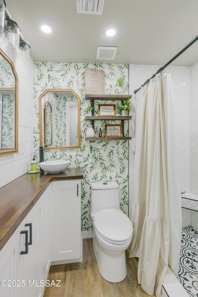 full bath with wallpapered walls, a shower with curtain, visible vents, and vanity