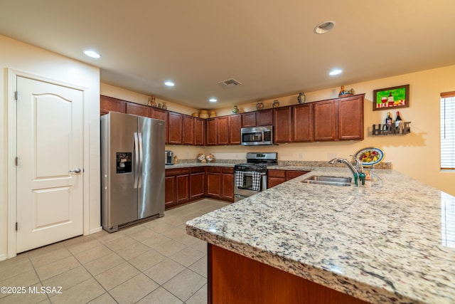 kitchen with recessed lighting, stainless steel appliances, a peninsula, a sink, and visible vents