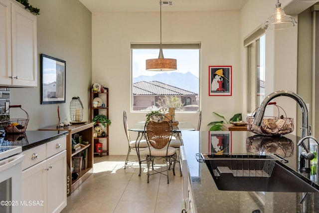 dining room featuring visible vents and light tile patterned floors