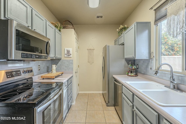 kitchen featuring stainless steel appliances, a sink, visible vents, and a healthy amount of sunlight