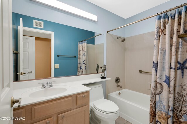 full bath featuring toilet, visible vents, shower / tub combo with curtain, and vanity