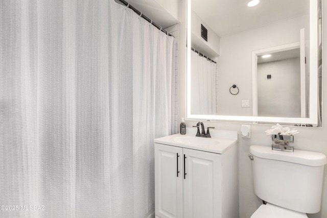 full bathroom with toilet, vanity, visible vents, and recessed lighting