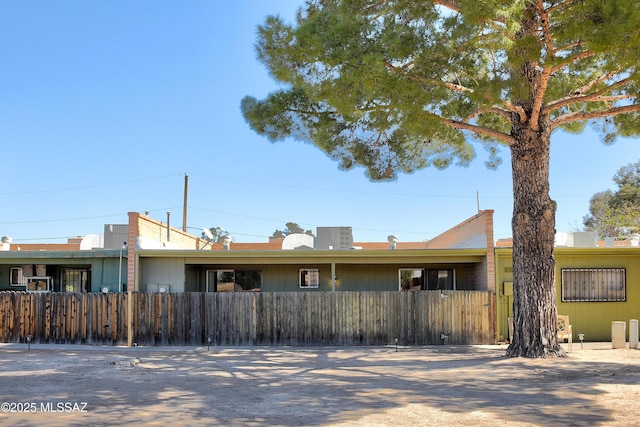 35 E Pastime Rd, Tucson, AZ 85705 - ranch-style house featuring a fenced front yard
