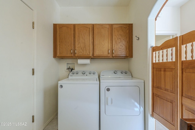 laundry room featuring cabinet space, baseboards, and independent washer and dryer