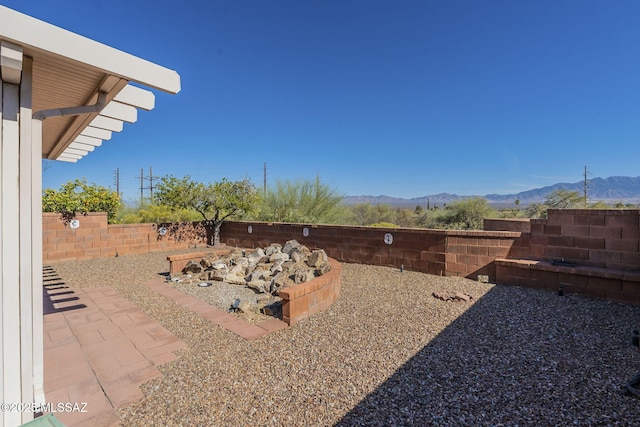 view of yard featuring a fenced backyard and a mountain view