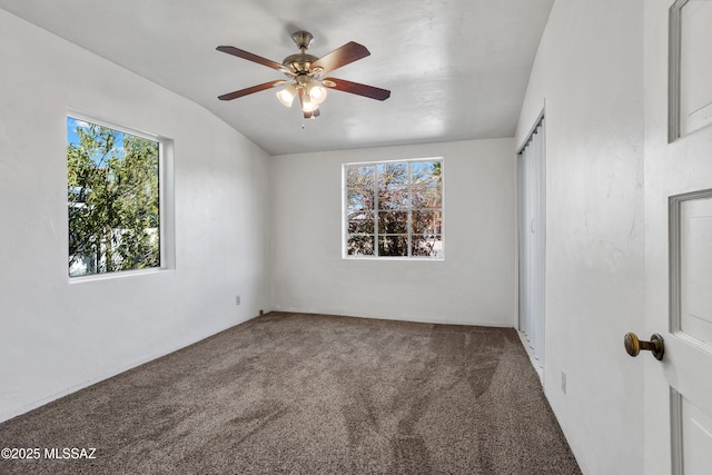 carpeted empty room featuring a ceiling fan