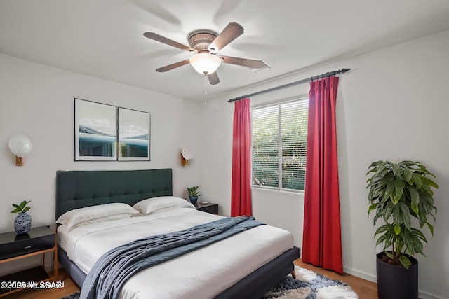 bedroom with ceiling fan