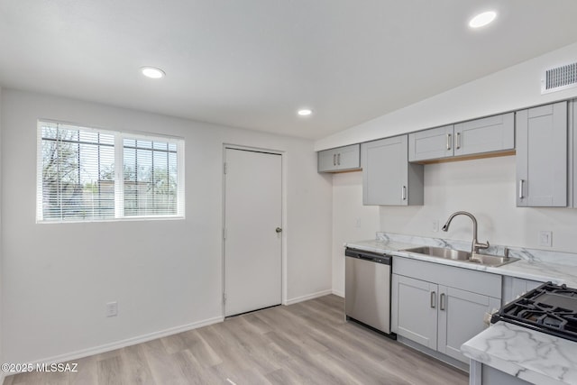 kitchen featuring a sink, visible vents, light wood-style floors, gray cabinets, and dishwasher