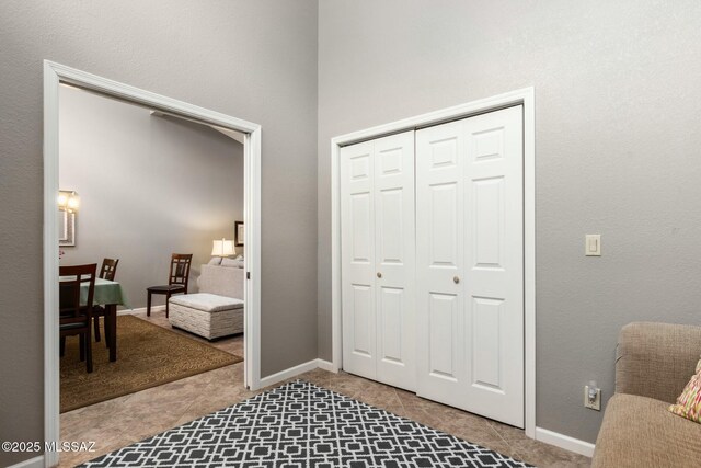 foyer featuring tile patterned floors and baseboards