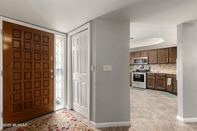 entryway featuring baseboards