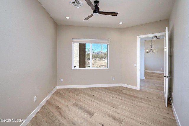 empty room featuring light wood finished floors, recessed lighting, visible vents, and baseboards