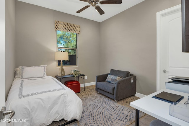 bedroom with a ceiling fan and baseboards