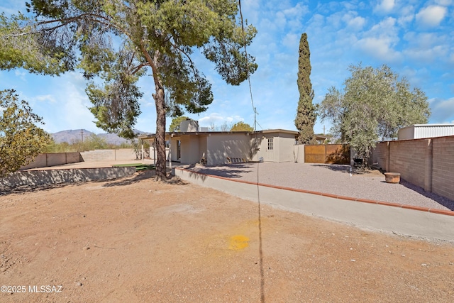 view of front facade featuring a fenced backyard