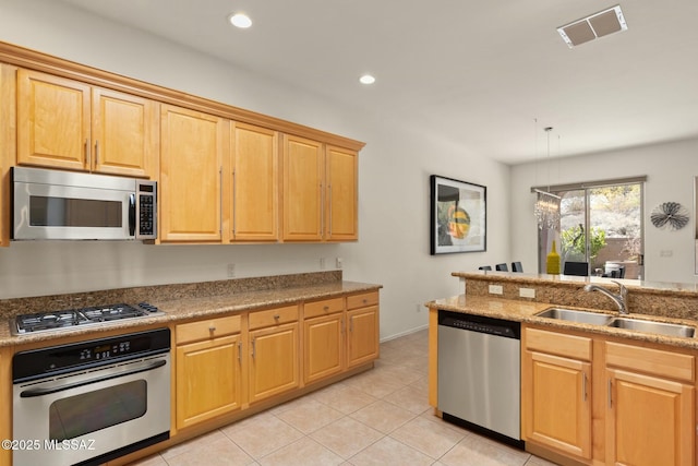 kitchen featuring light tile patterned floors, visible vents, stainless steel appliances, a sink, and recessed lighting