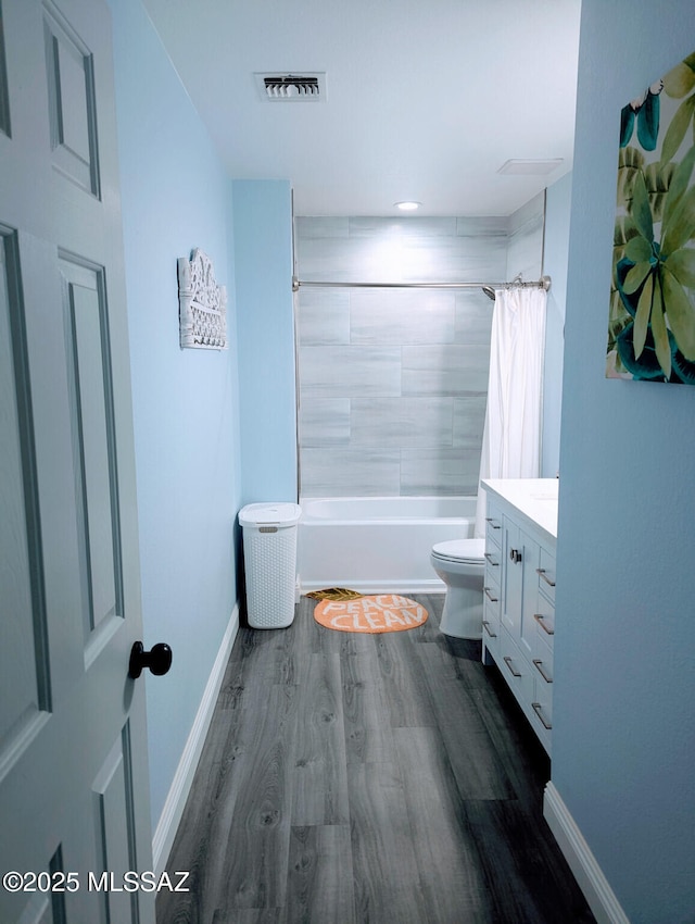 full bath featuring toilet, wood finished floors, visible vents, baseboards, and shower / bathtub combination with curtain