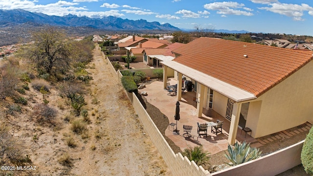 bird's eye view featuring a residential view and a mountain view