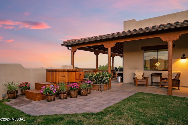 view of patio / terrace with a jacuzzi