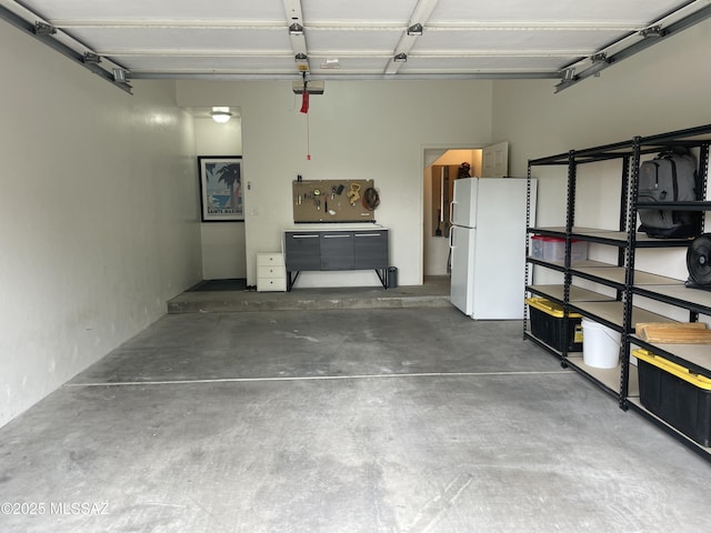 garage with freestanding refrigerator