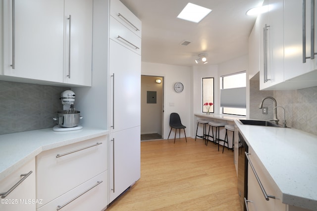 kitchen featuring light countertops, a sink, visible vents, and modern cabinets