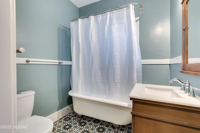 bathroom with vanity, toilet, and shower / tub combo with curtain