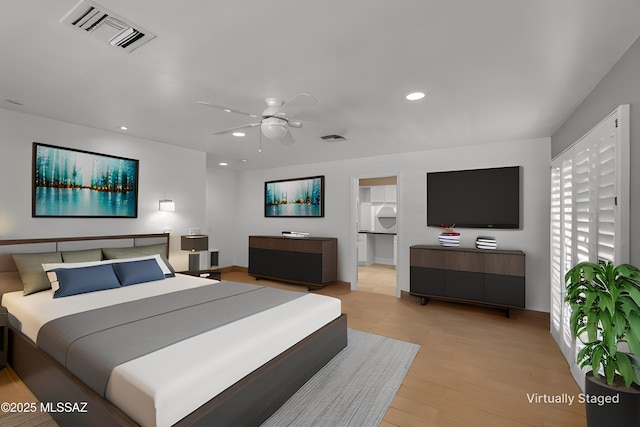 bedroom featuring light wood finished floors, visible vents, a ceiling fan, and recessed lighting