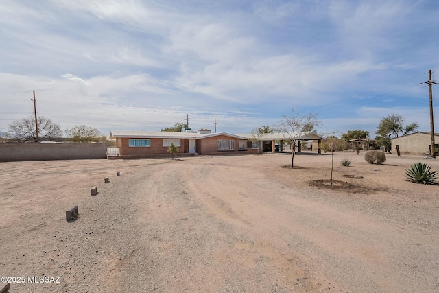 ranch-style house featuring dirt driveway