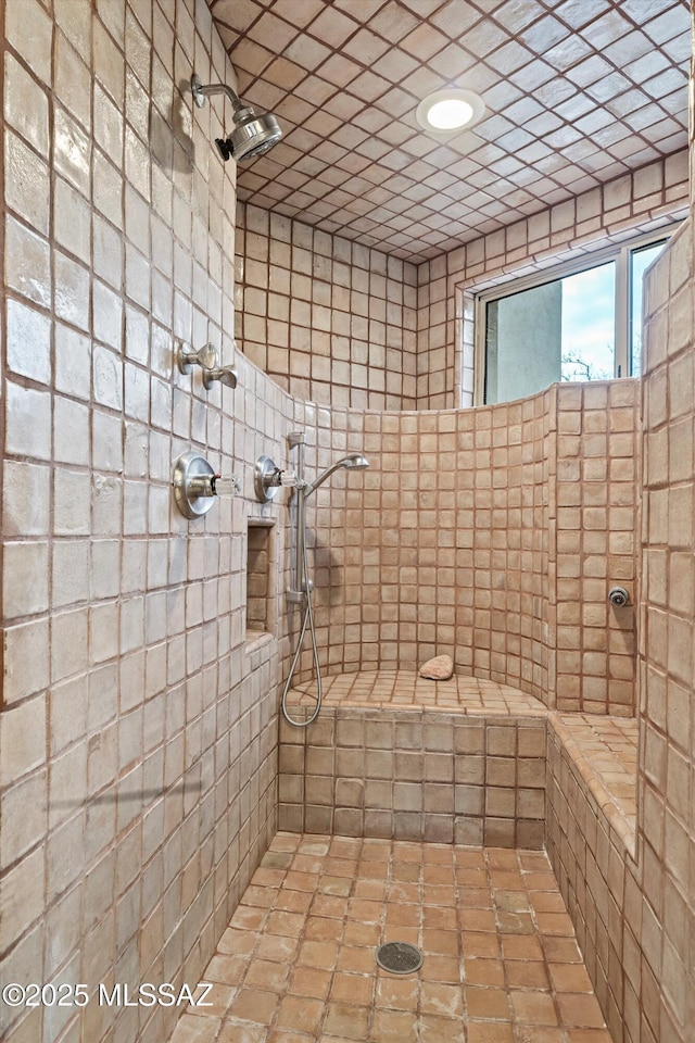 bathroom featuring a tile shower