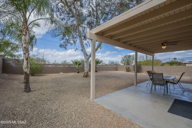 view of patio featuring a fenced backyard, outdoor dining area, and a ceiling fan