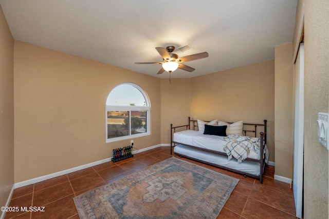 10117 E Sky Castle Way, Tucson, AZ 85730 - tiled bedroom with baseboards, visible vents, and ceiling fan
