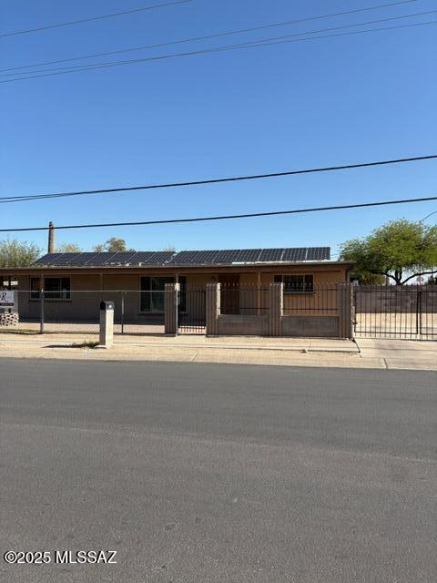 302 W Aragon Rd, Tucson, AZ 85756 - ranch-style home with a fenced front yard