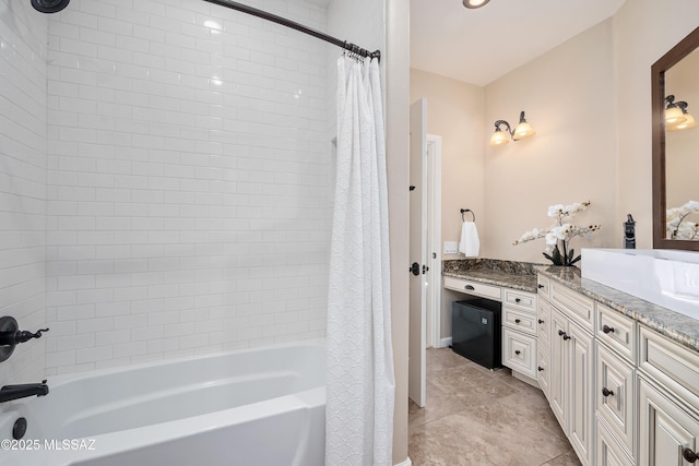 full bath with shower / tub combo and vanity