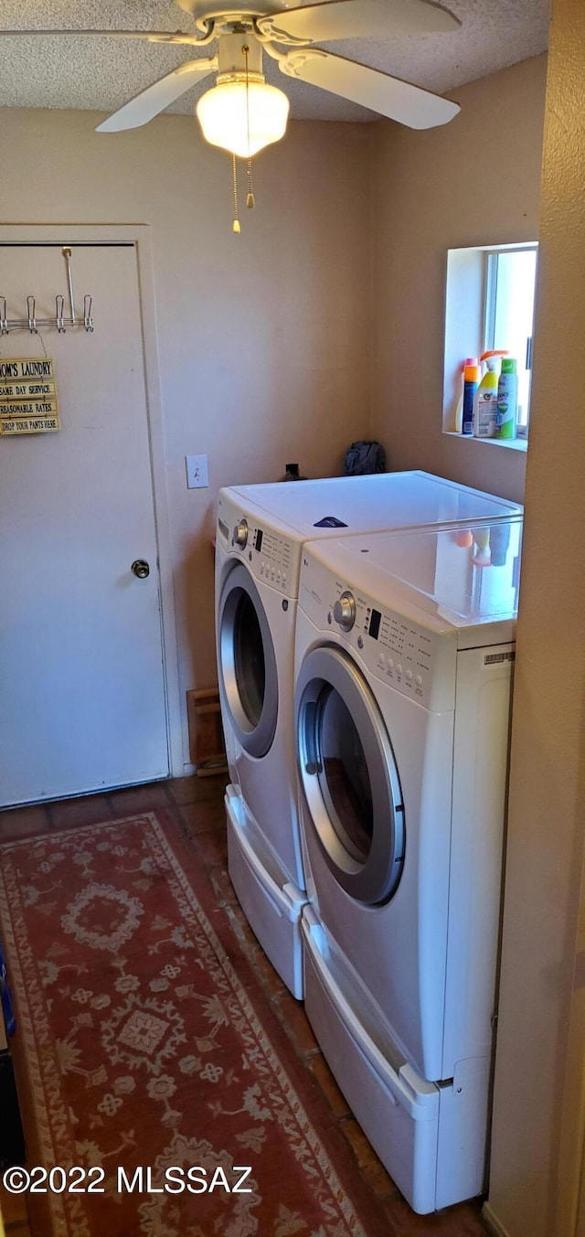 laundry room with ceiling fan and washer and clothes dryer