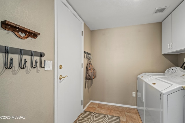 washroom with visible vents, independent washer and dryer, cabinet space, and baseboards