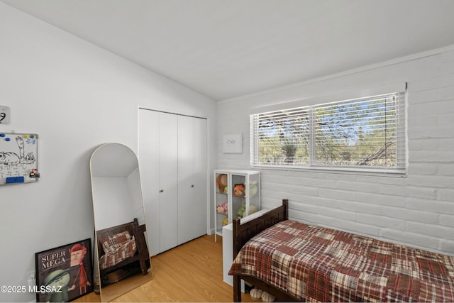 6530 N Camino De La Karina, Tucson, AZ 85718 - bedroom with lofted ceiling, wood finished floors, and a closet