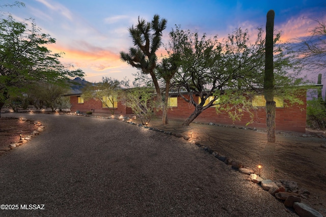 6530 N Camino De La Karina, Tucson, AZ 85718 - view of yard at dusk