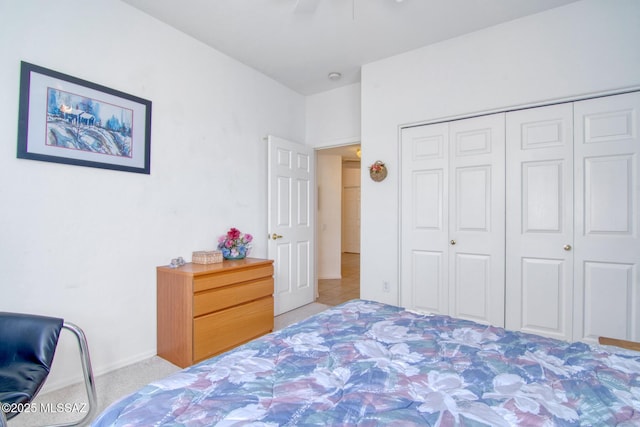 4621 S Pinnacle Peak Dr, Green Valley, AZ 85622 - bedroom featuring carpet floors, a closet, and a ceiling fan
